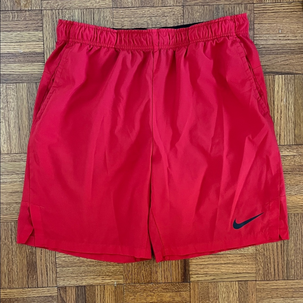 🦄 Nike Men's Red Sports Shorts